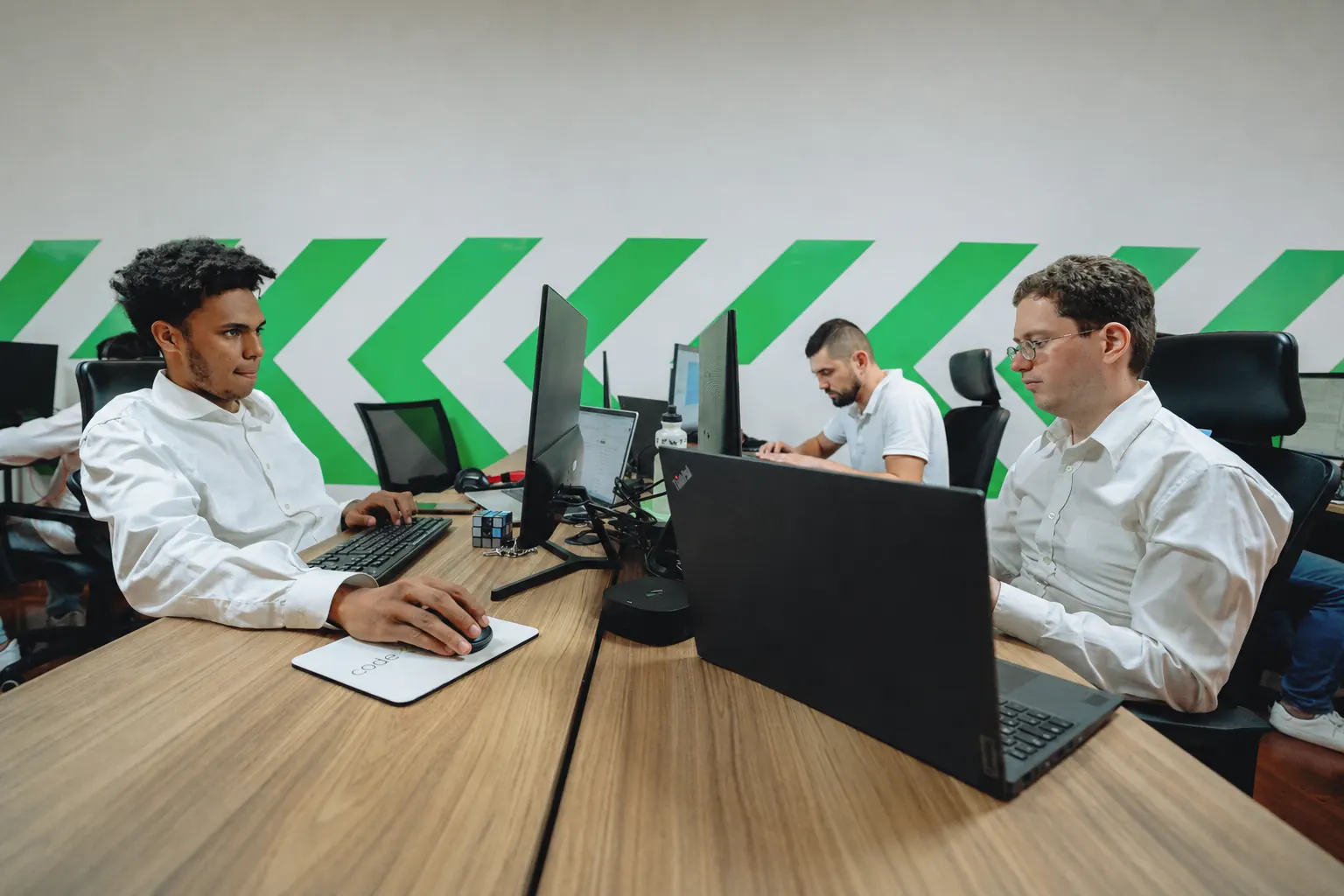Teamwork in the codeCrafters office in Asunción